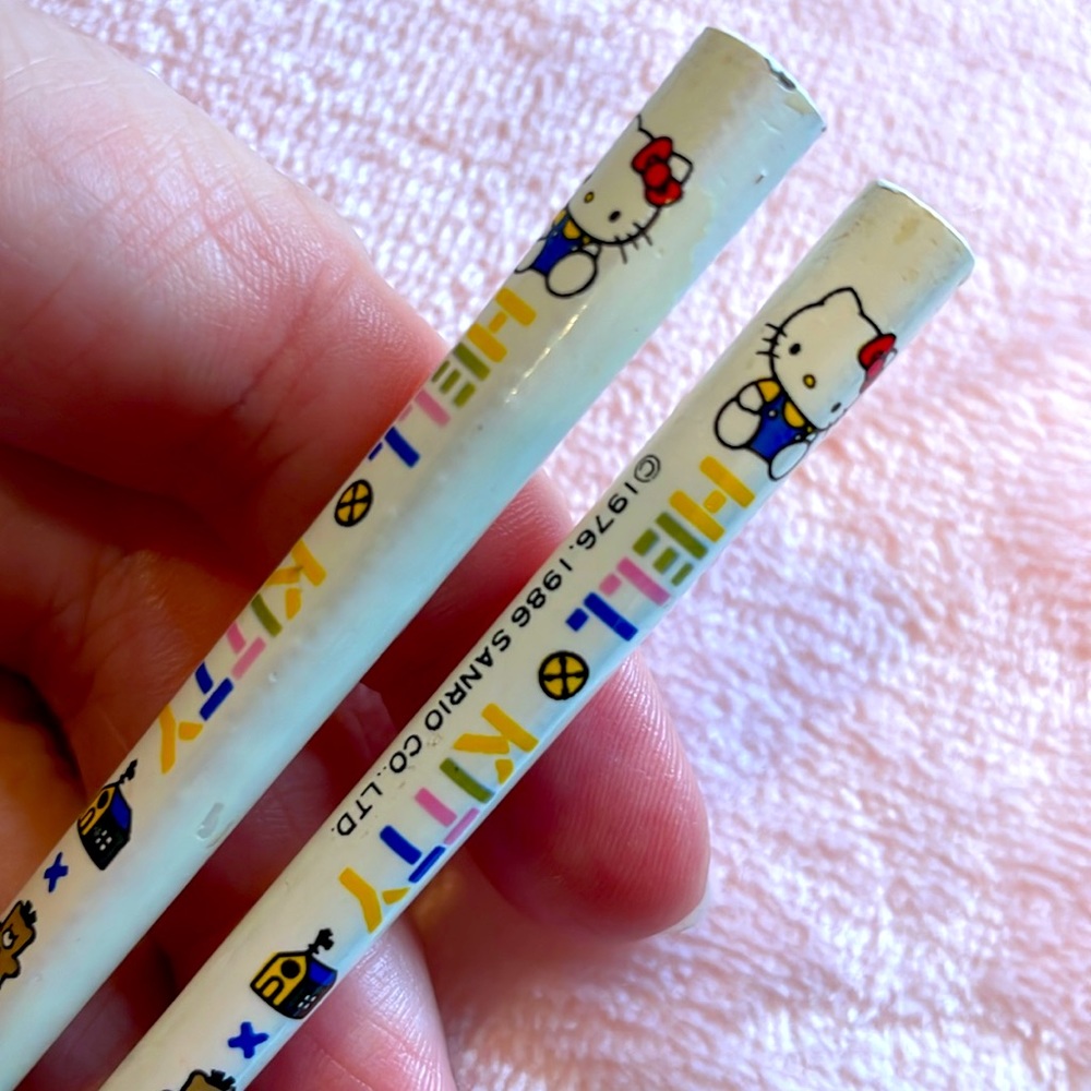 Hello Kitty Hair Sticks 😻🥢 - Picture 4 of 6